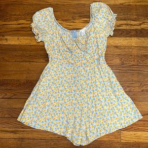 Tilly’s Full Tilt Daisy Emma Women’s Romper (size medium)